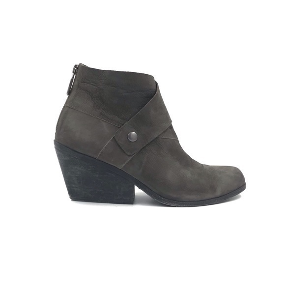Eileen Fisher Graphite Leather Tag Wrap Ankle Boots size 9